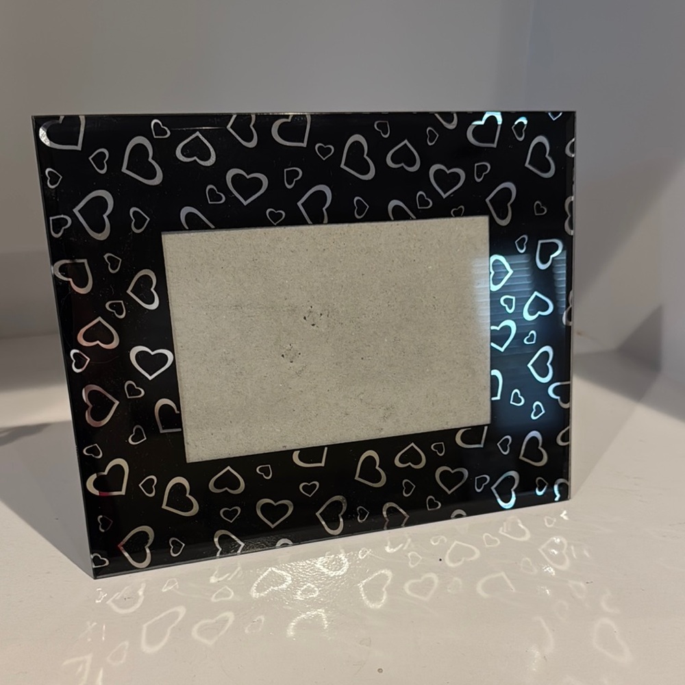 Black Heart Patterned Glass Picture Frame 3.5” x 5.5” photo 9” x 7” frame